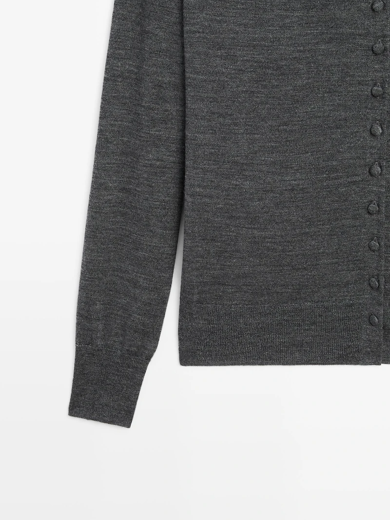 Cardigan col montant avec boutons en tissu