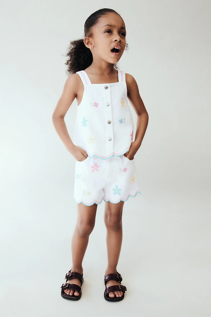 MOM FIT TWILL SHORTS WITH CROSS-STITCH FLOWERS