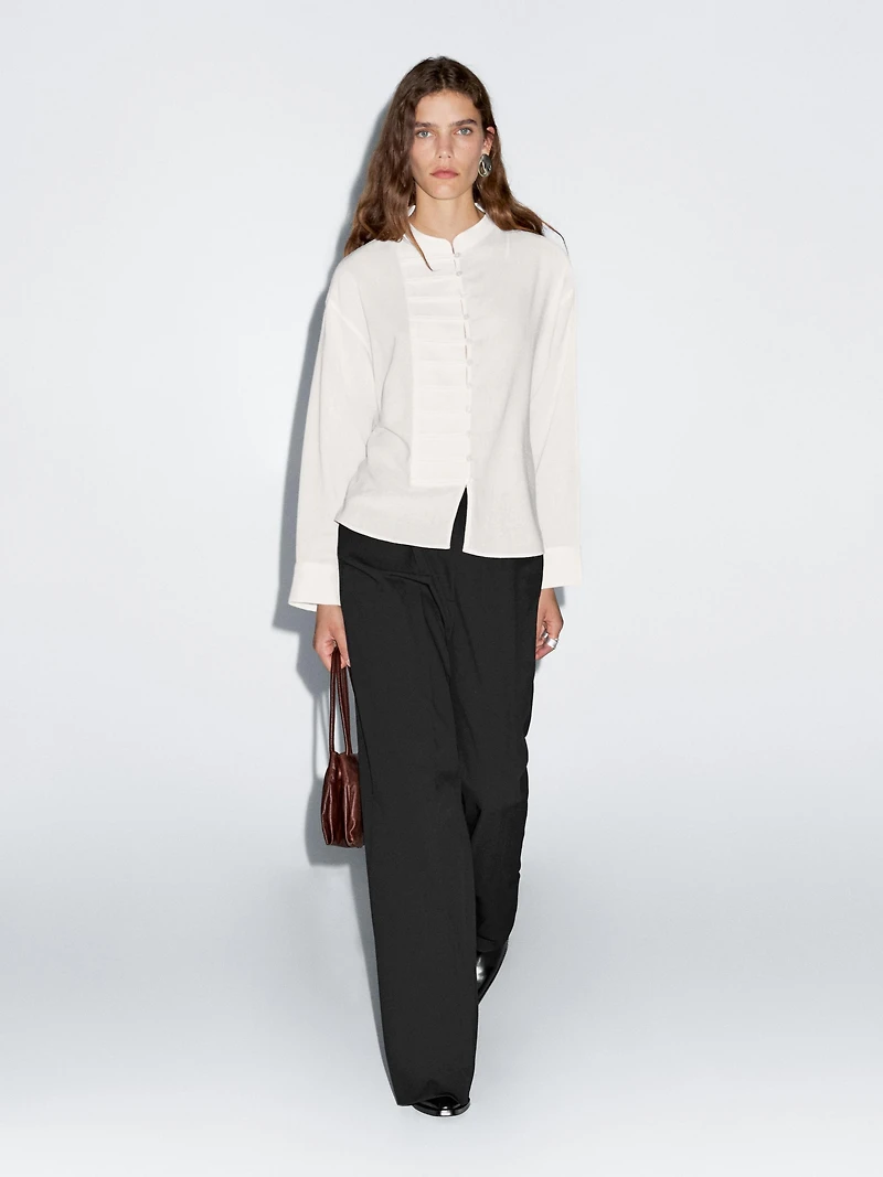 Round-neck shirt with button details
