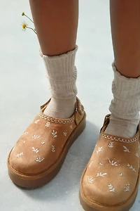 EMBROIDERED FAUX FUR CLOGS