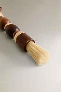 ACACIA WOOD DUSTPAN AND BRUSH SET (SET OF 2)