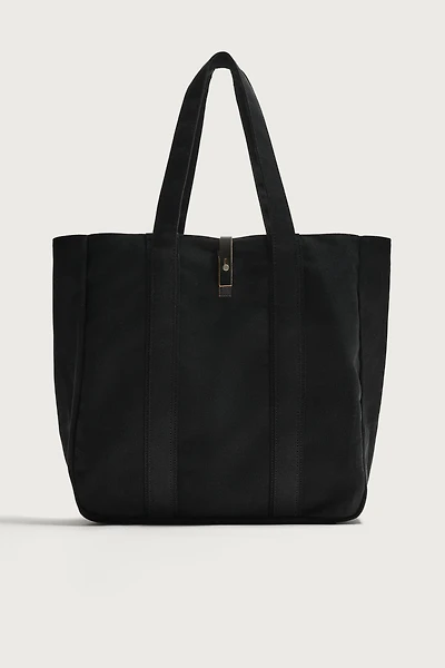 FABRIC SHOPPER WITH LEATHER CLOSURE