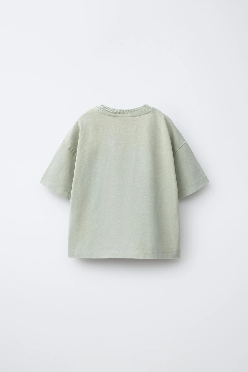 T-SHIRT TEINT EN PIÈCE À POCHE