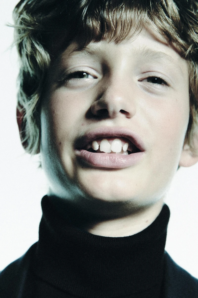 PULL EN MAILLE À COL ROULÉ