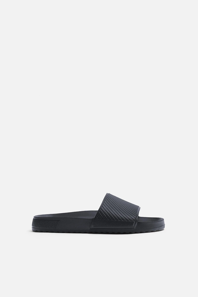 CLAQUETTES DE PLAGE