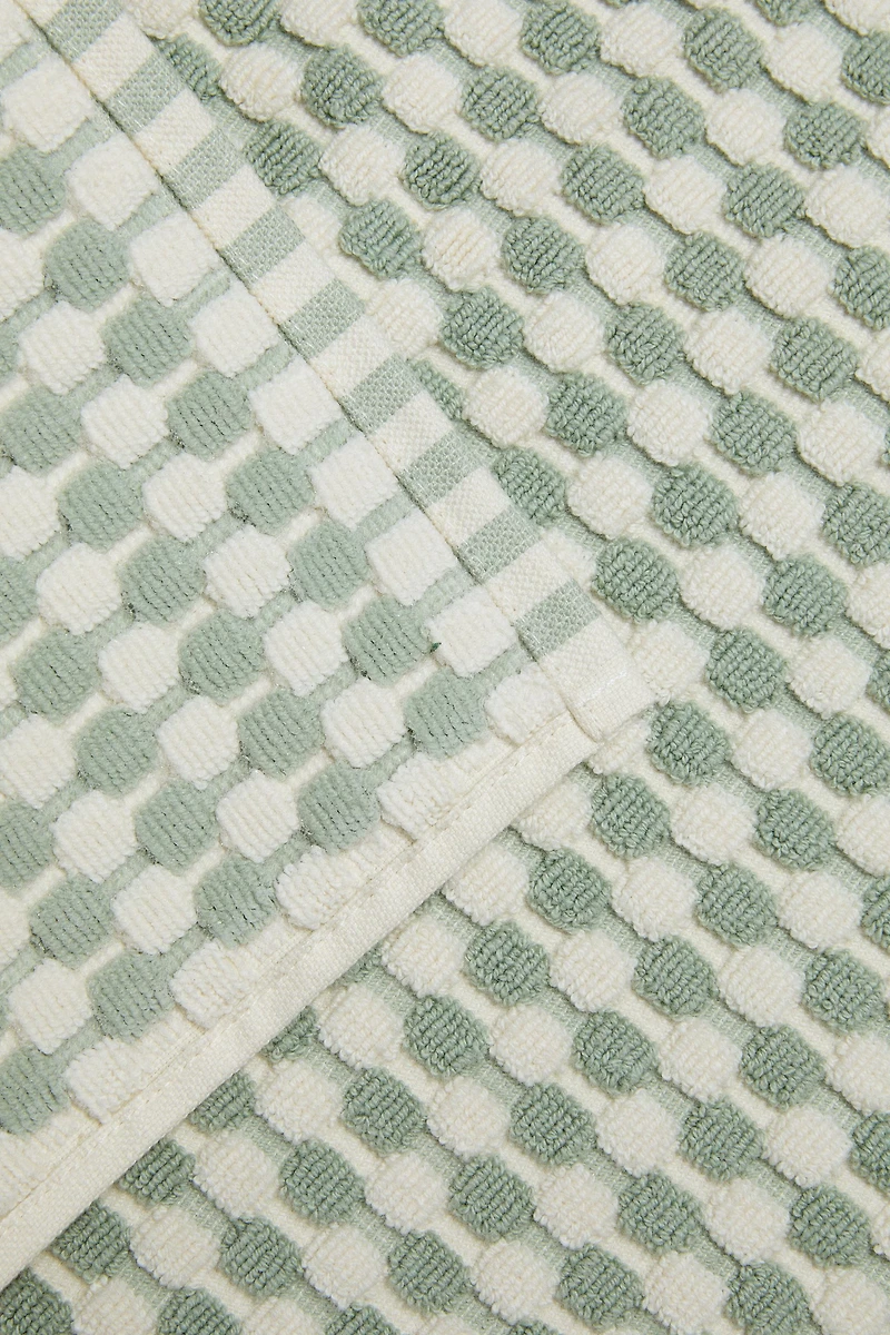 TEXTURED COTTON BATH TOWEL