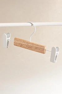 PACK OF CHILDREN’S WOODEN HANGERS WITH CLIPS (PACK OF 3