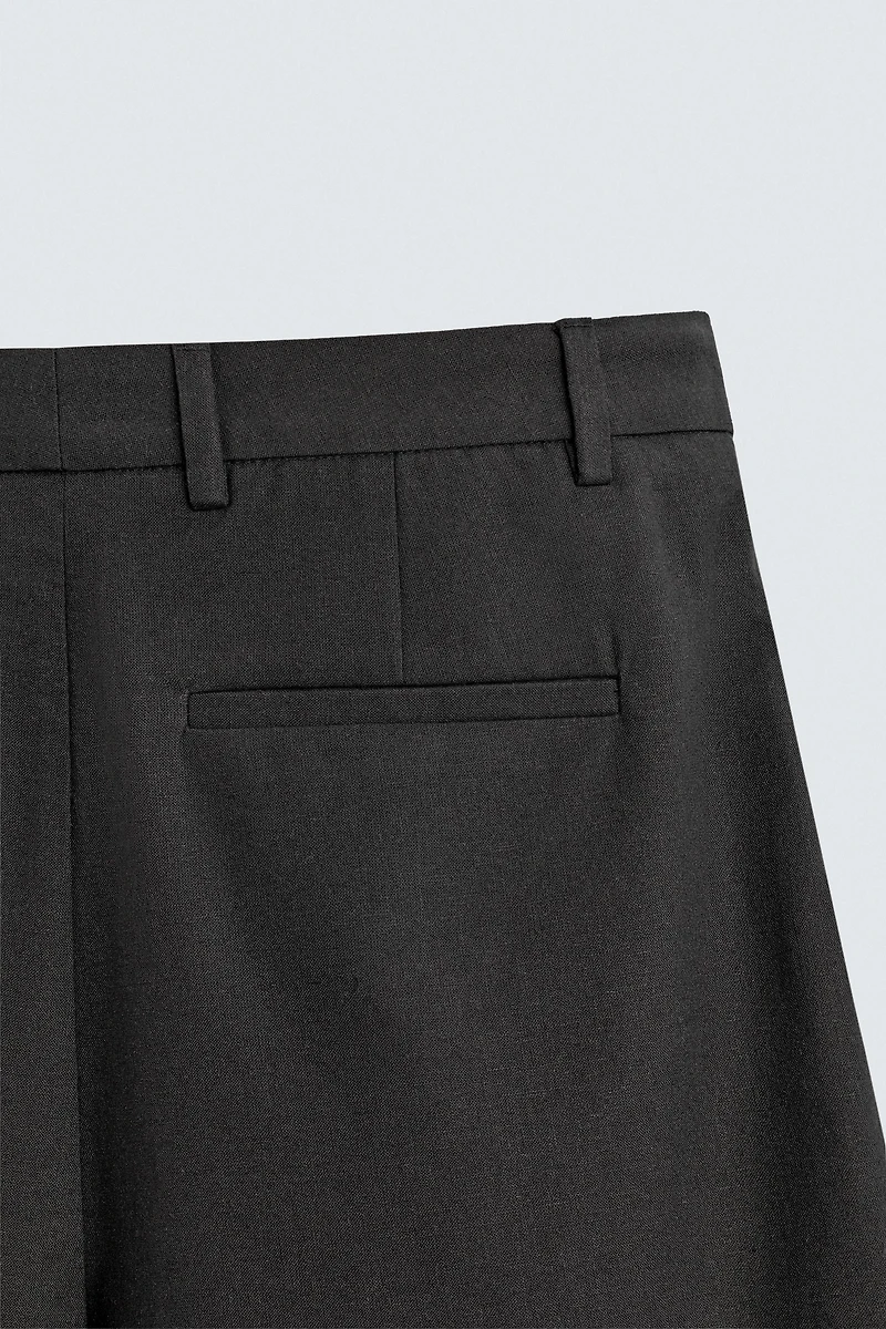 RELAXED FIT PLEATED SHORTS