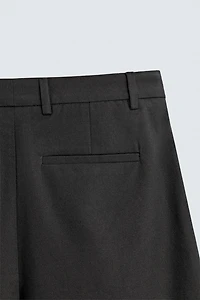 RELAXED FIT PLEATED SHORTS