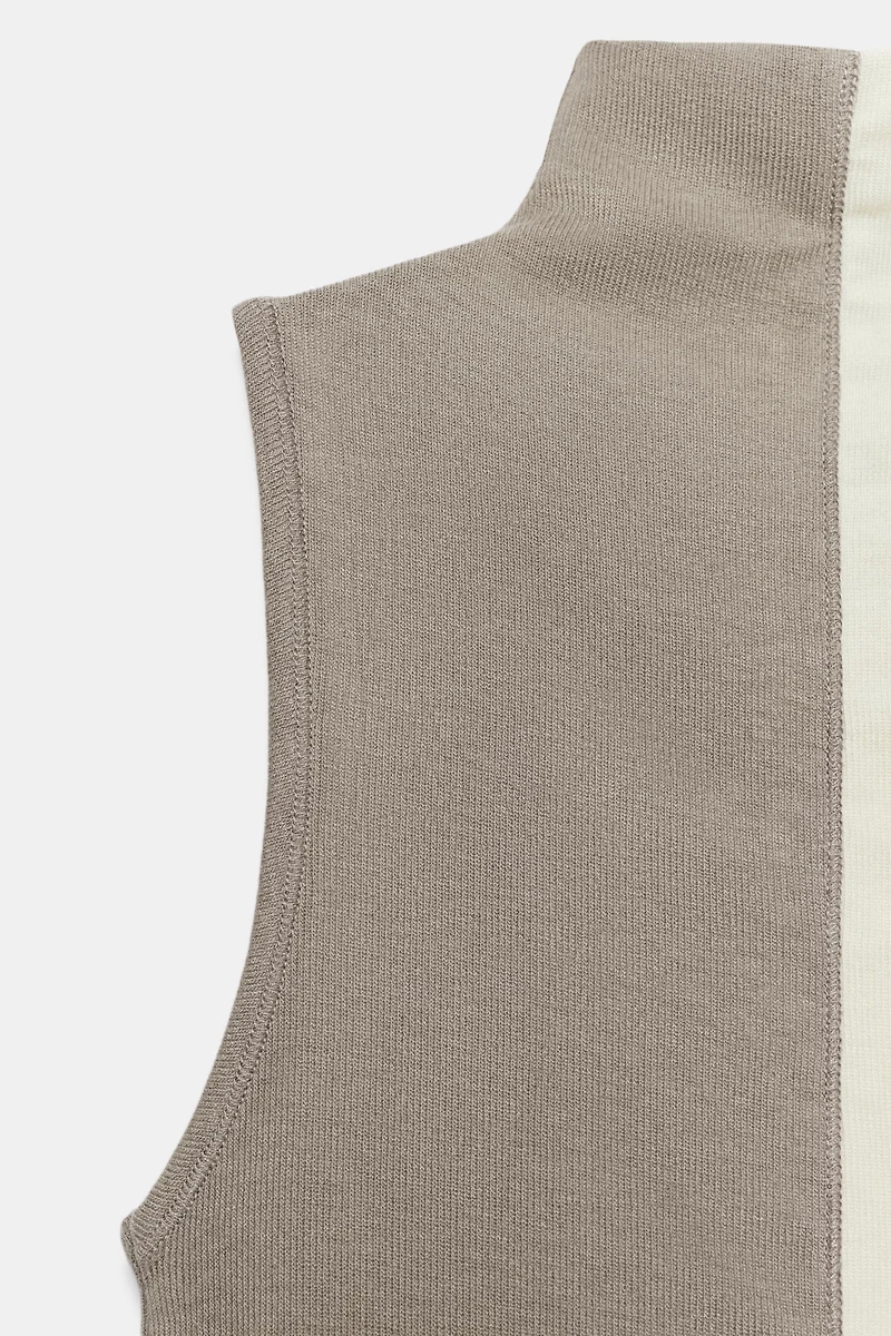 HALTER SLEEVELESS TOP