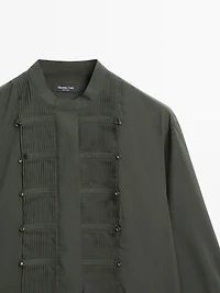 Pintuck shirt with stand collar