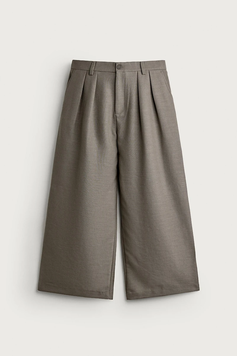 RELAXED FIT STRUCTURED PLEATED PANTS
