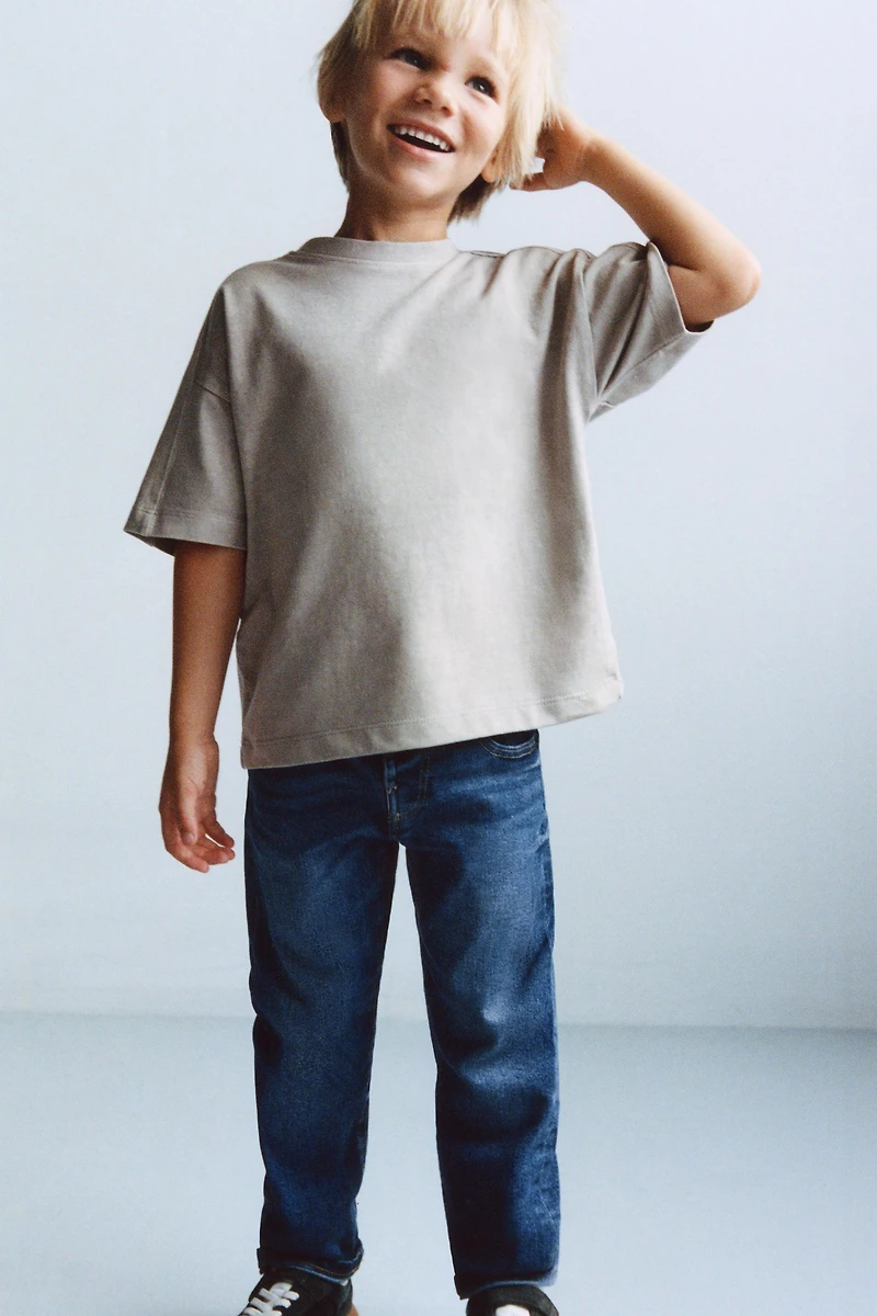 STRAIGHT FIT JEANS