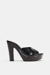 SANDALES À TALONS ET CLOUS