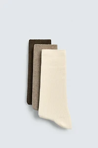 THREE-PACK OF MEDIUM WEIGHT RIBBED SOCKS
