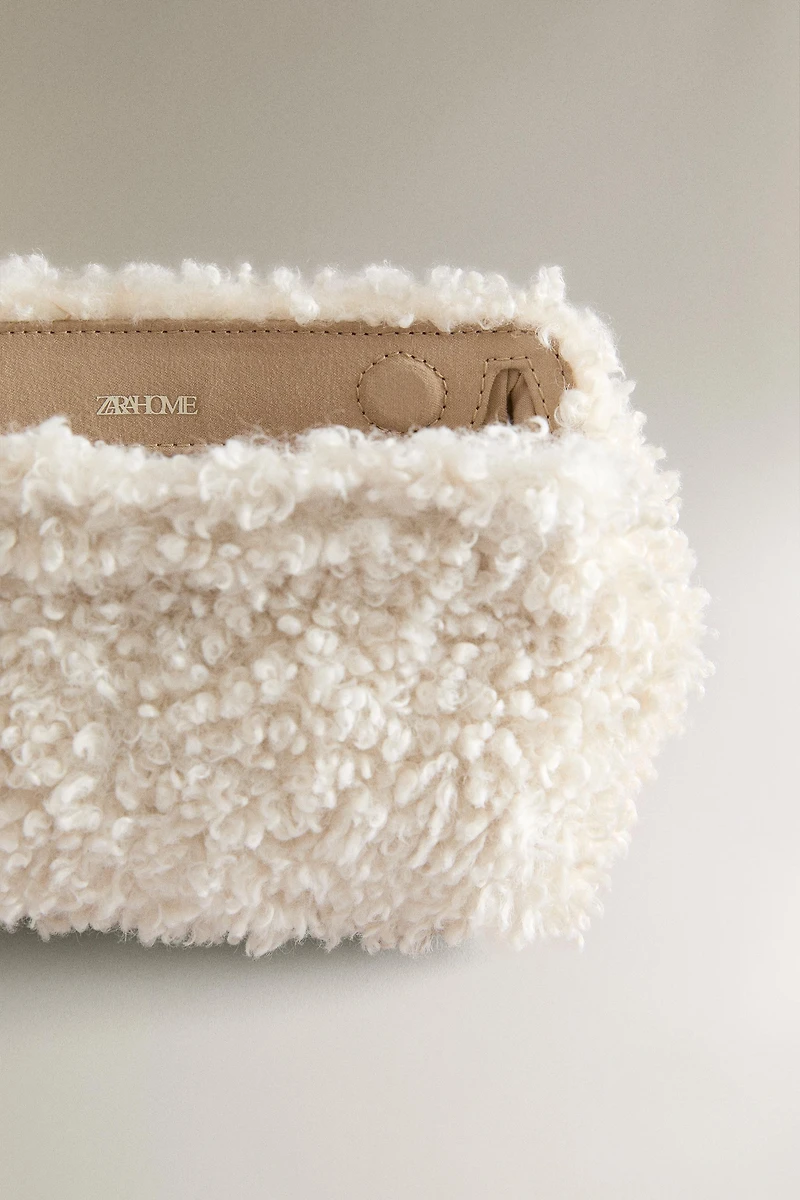 FAUX FUR MAKEUP BAG