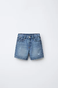 BERMUDA EN JEAN BAGGY DÉCHIRÉ
