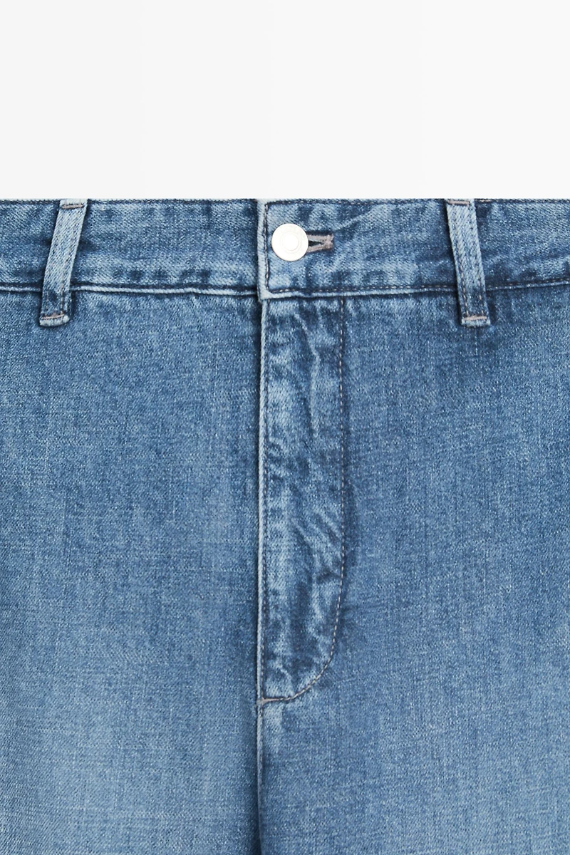 Loose-fit wide-leg jeans