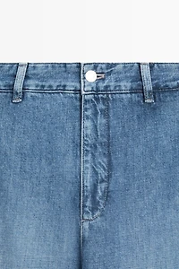 Loose-fit wide-leg jeans