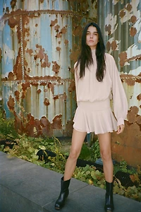 ROBE COURTE FLUIDE À NŒUD