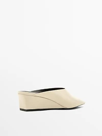Mules à talon compensé