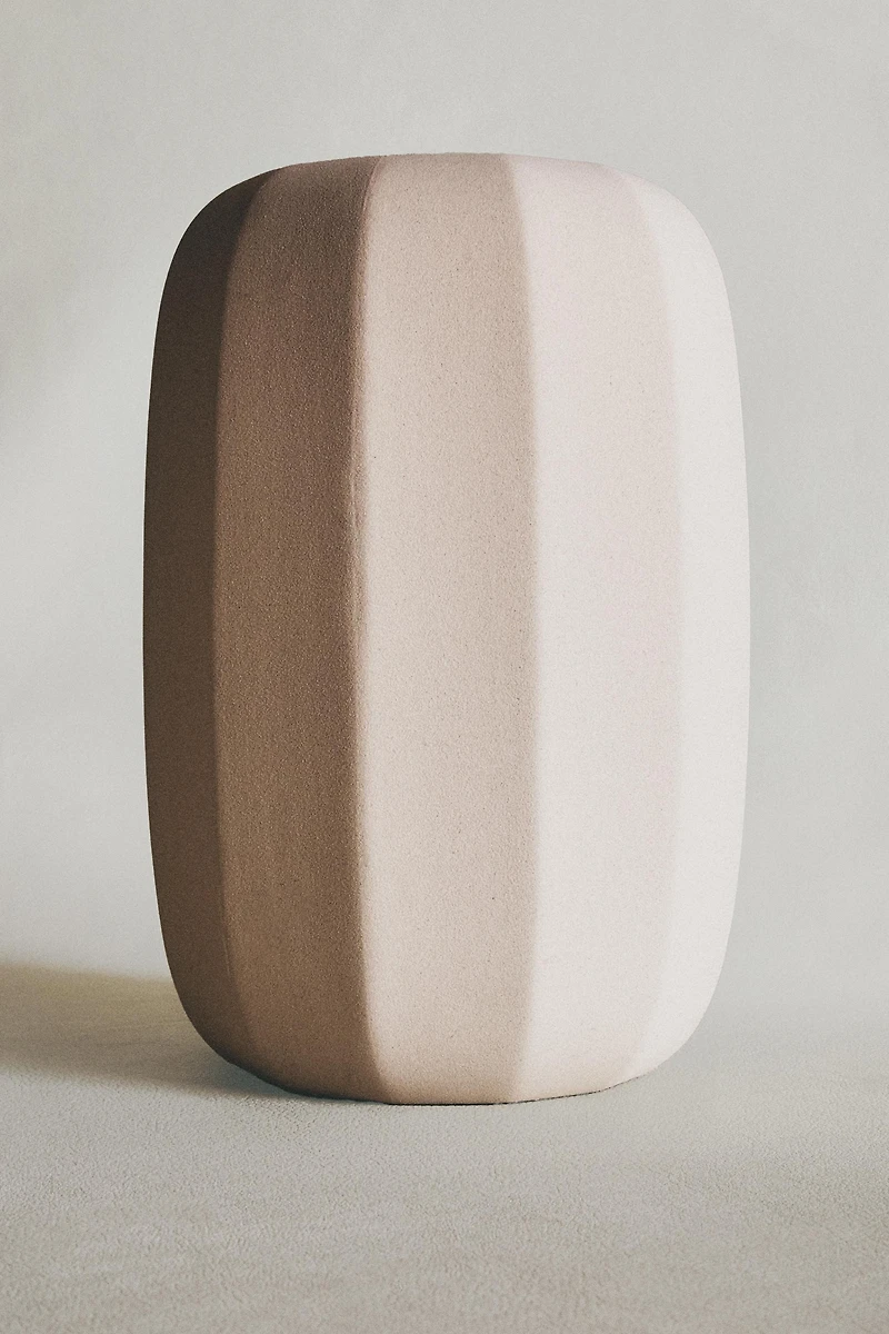 STONEWARE VASE WITH LINES