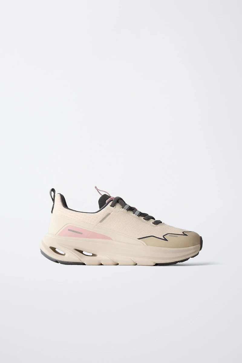 SNEAKER WITH SOLE DETAIL