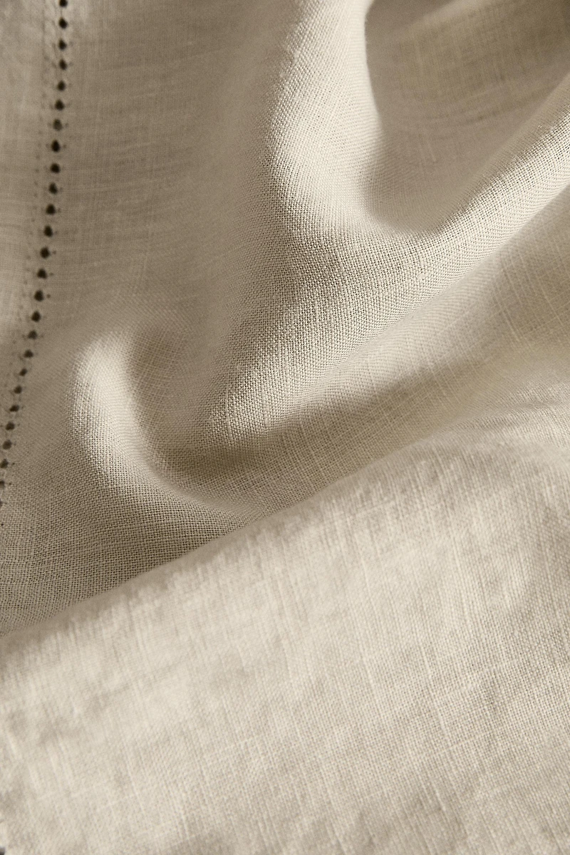 LINEN TABLECLOTH WITH FLORAL EMBROIDERY