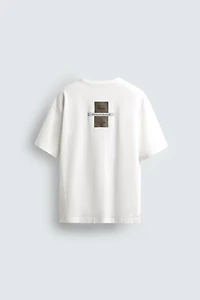 T-SHIRT ÉTIQUETTES CONTRASTE