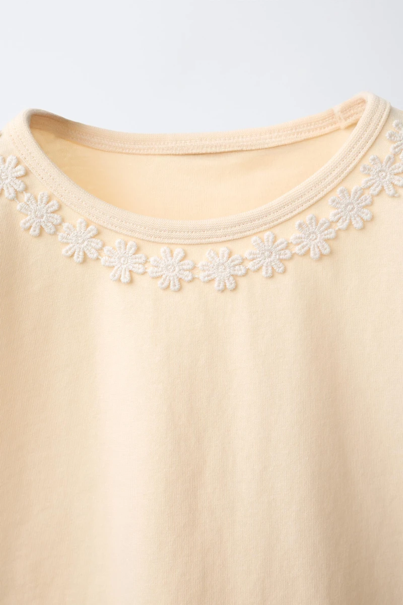 DAISY LACE T-SHIRT