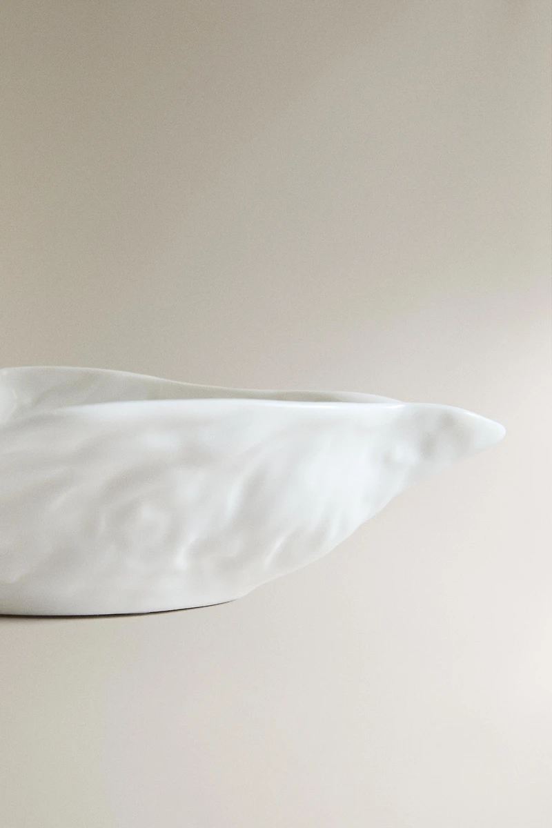 SMALL PORCELAIN SHELL SERVING DISH