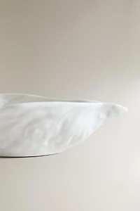 SMALL PORCELAIN SHELL SERVING DISH