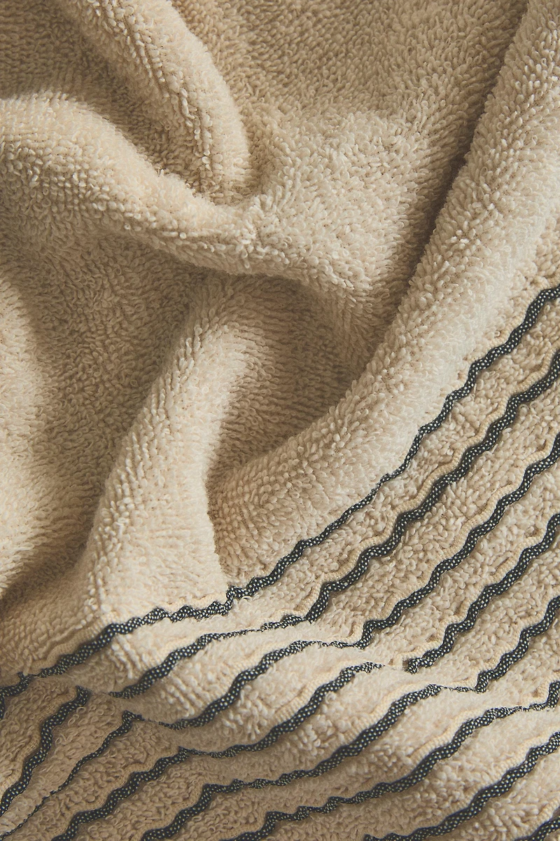 BATH TOWEL WITH PLEATED BORDER