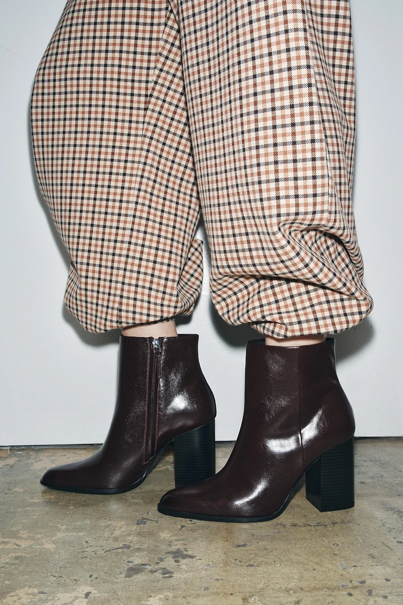 BOTTINES À TALONS LARGES