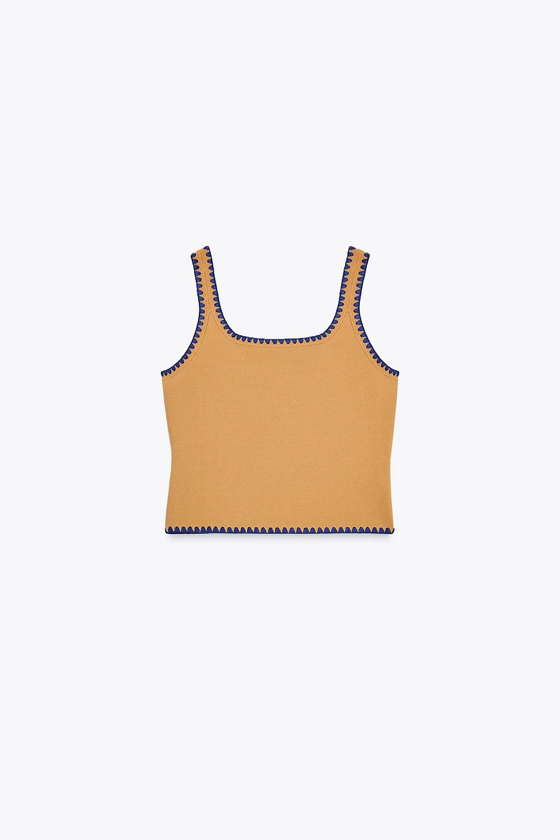 CONTRAST EMBROIDERY KNIT TOP