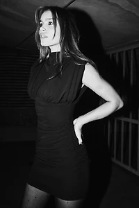 ROBE COURTE À ÉPAULETTES