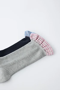 LOT DE DEUX PAIRES CHAUSSETTES AVEC VOLANT COMBINÉ