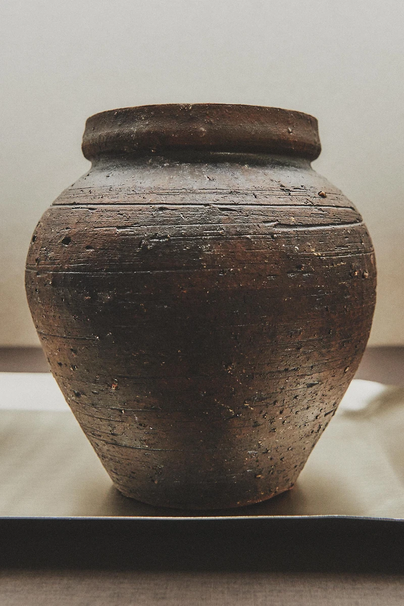 TEXTURED CERAMIC VASE