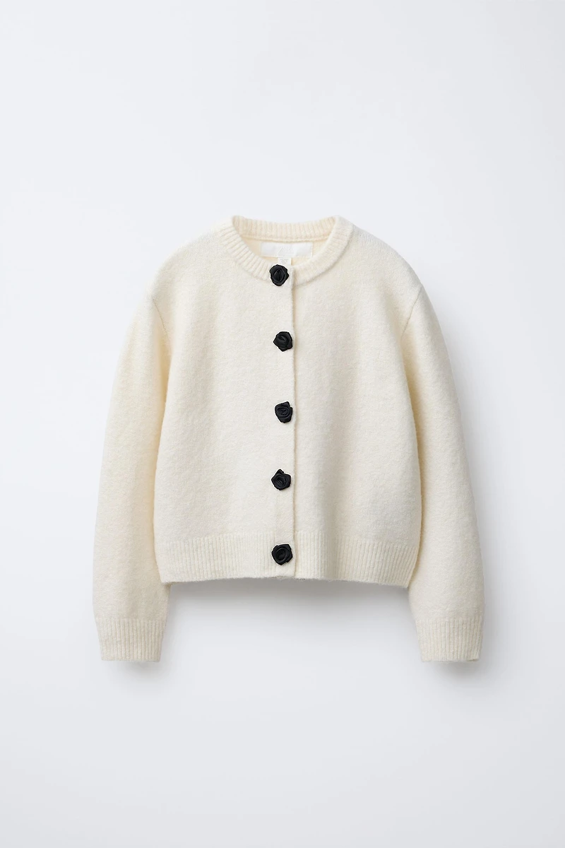 SATIN FLOWER BUTTON KNIT CARDIGAN