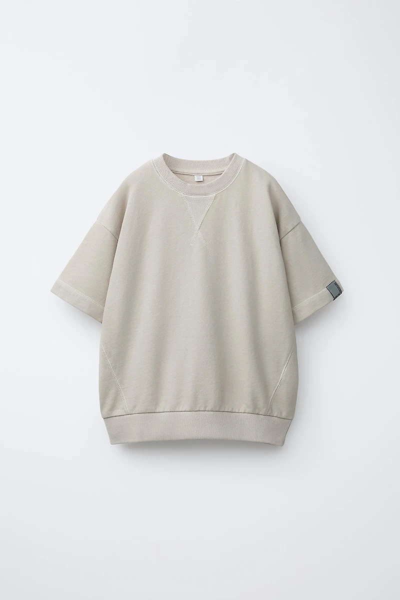 T-SHIRT MOLLETONNÉ À ÉTIQUETTE