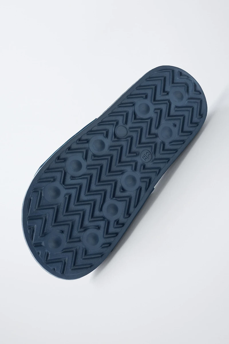 UEFA CHAMPIONS LEAGUE ® SLIDES