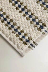 GEOMETRIC TEXTURED BATH TOWEL