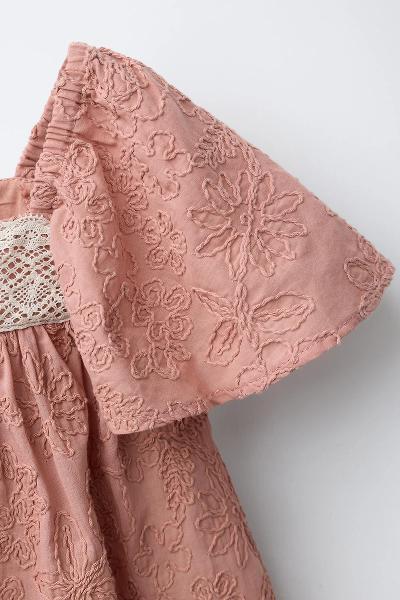 EMBROIDERED FLORAL LACE BLOUSE