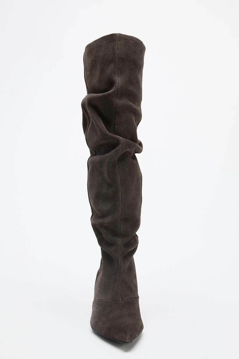 SUEDE KITTEN HEEL BOOT
