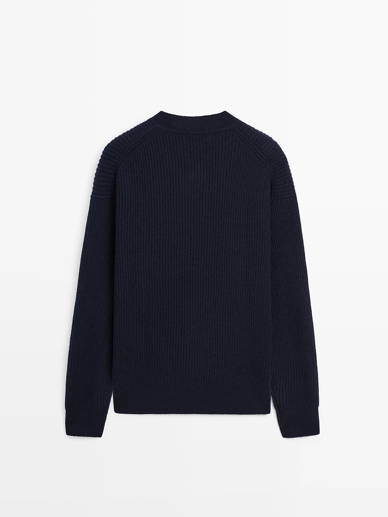 Pull col V en maille de laine mélangée