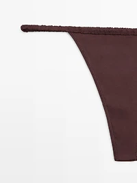 String en soie avec dentelle