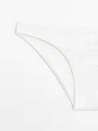 Bas de bikini textur