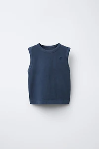 T-SHIRT SANS MANCHES TEINT EN PIÈCE BRODÉ