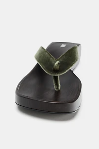 VELVET EFFECT WEDGE SANDALS