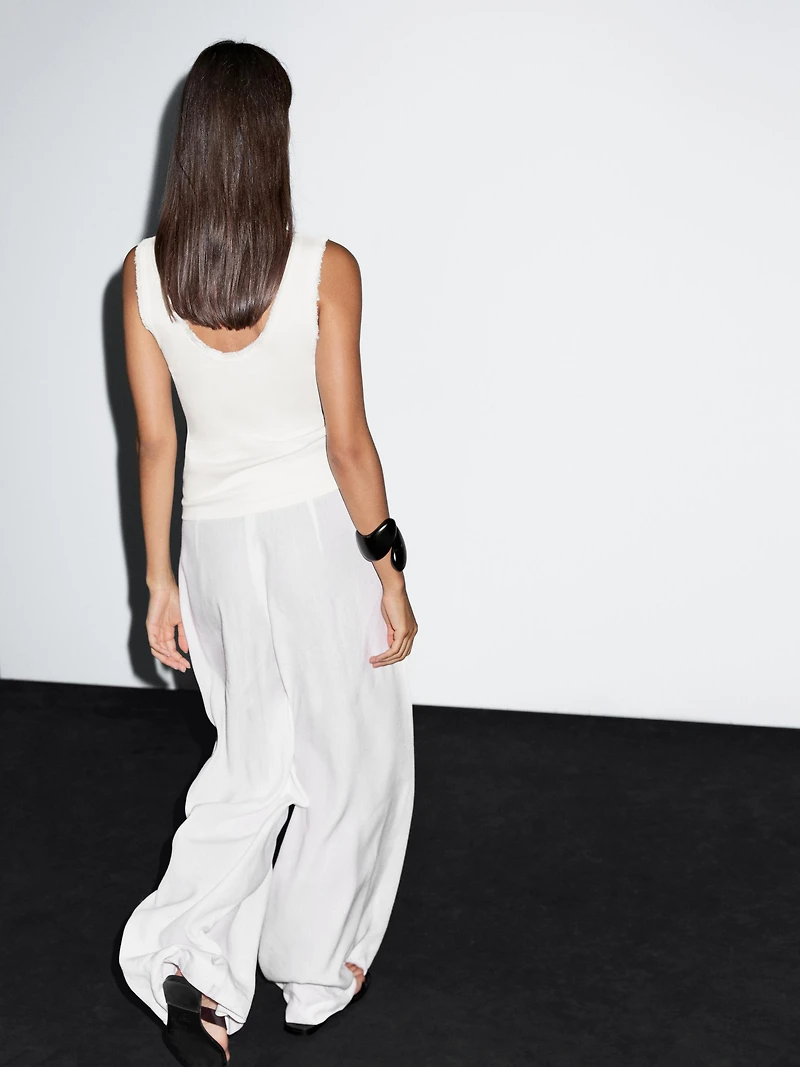 Top avec liseré effiloché en coton mélangé